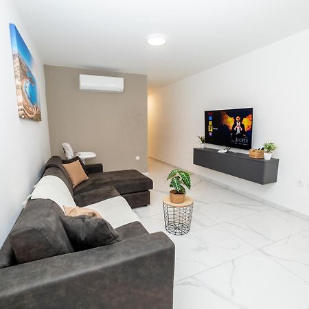 New 3 Bedroom Apartment A1 Сент-Полс-Бей Экстерьер фото
