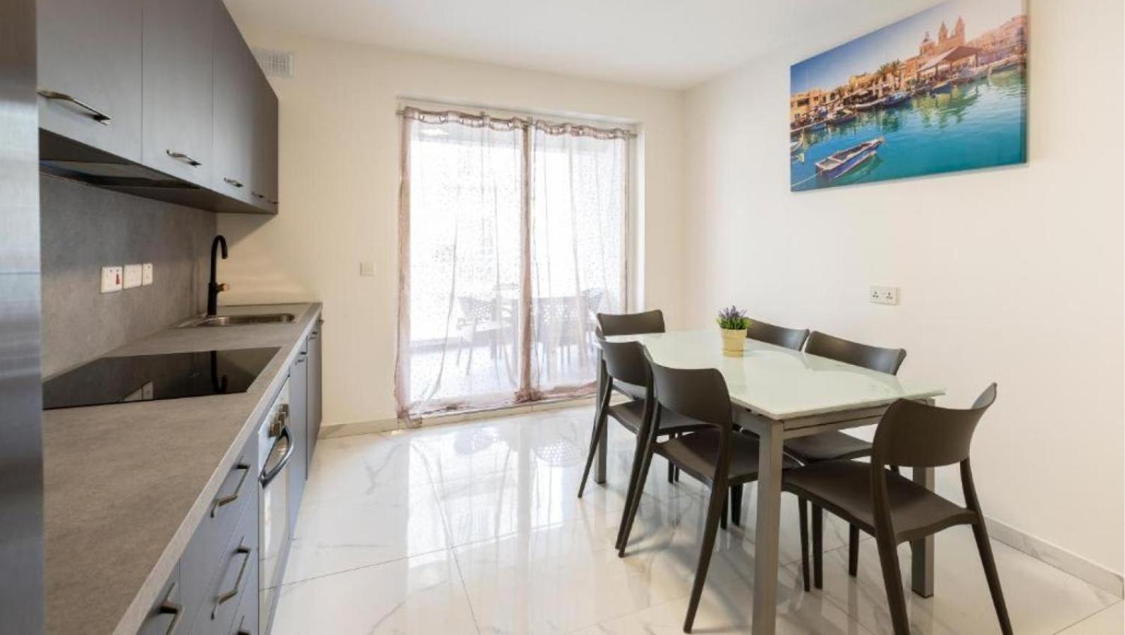 New 3 Bedroom Apartment A1 Сент-Полс-Бей Экстерьер фото