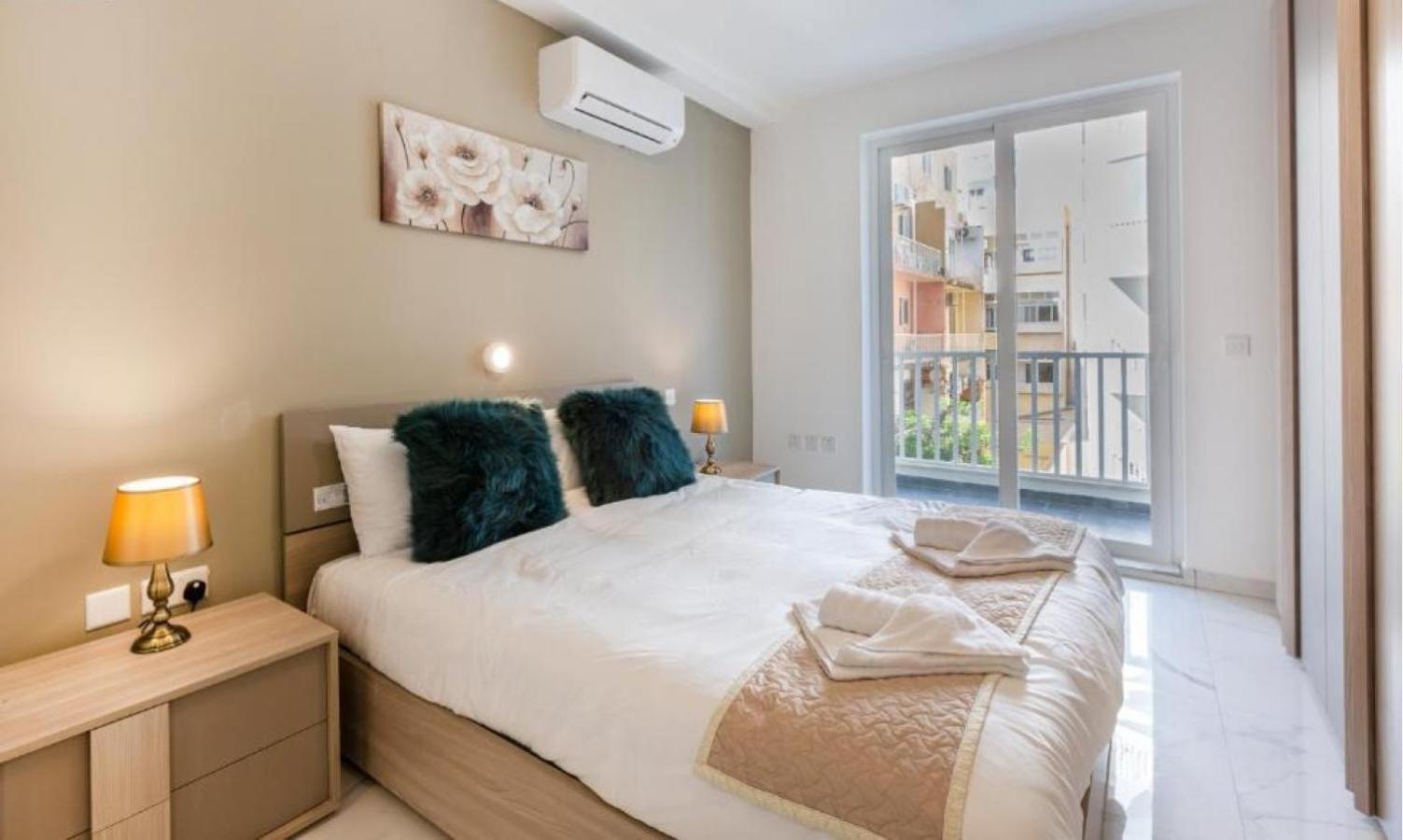 New 3 Bedroom Apartment A1 Сент-Полс-Бей Экстерьер фото