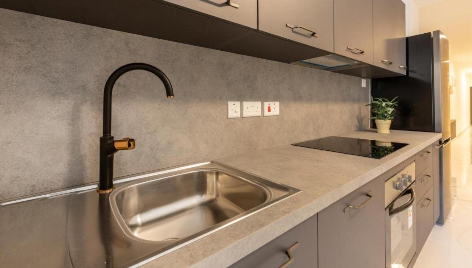 New 3 Bedroom Apartment A1 Сент-Полс-Бей Экстерьер фото