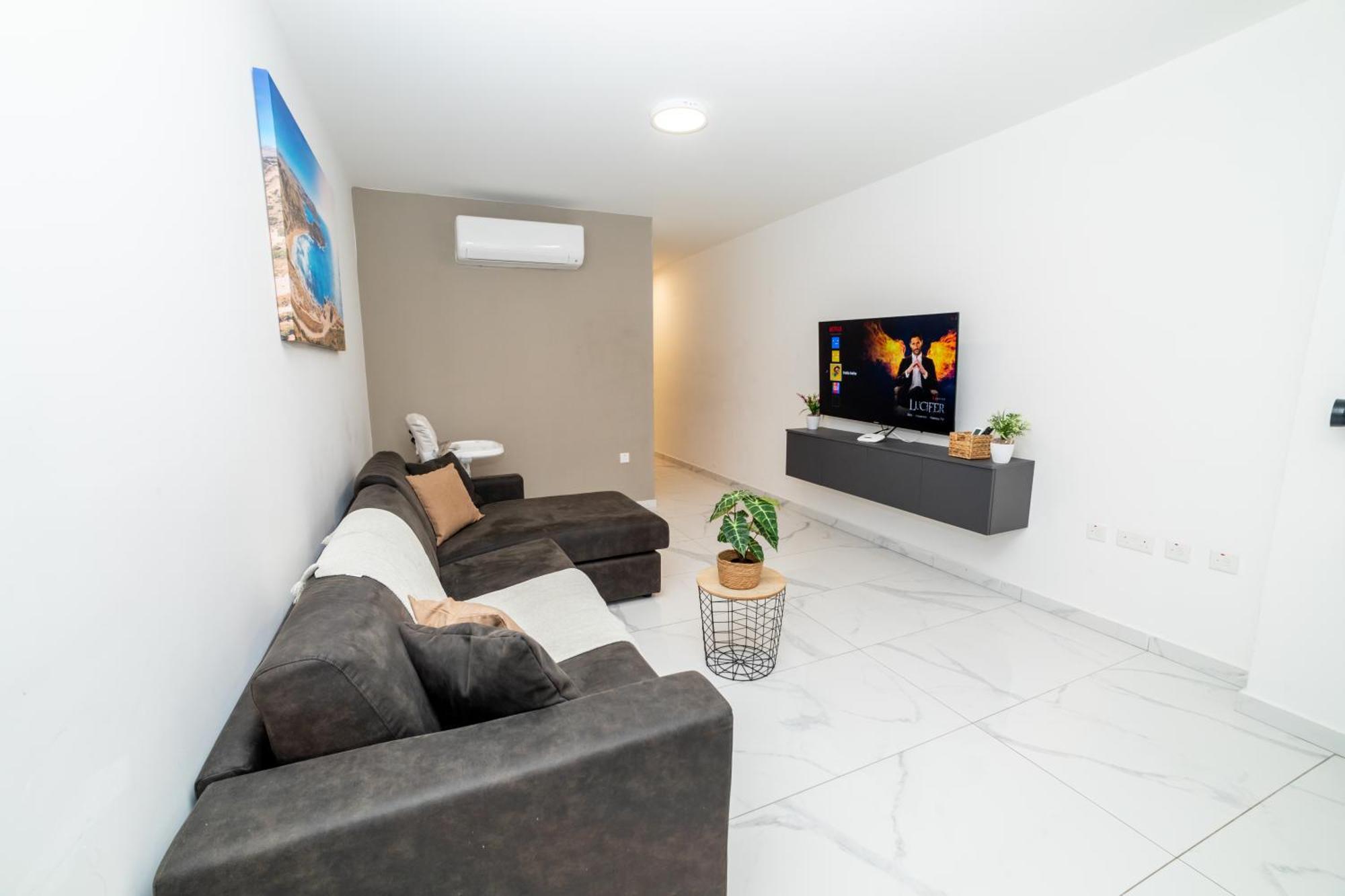 New 3 Bedroom Apartment A1 Сент-Полс-Бей Экстерьер фото
