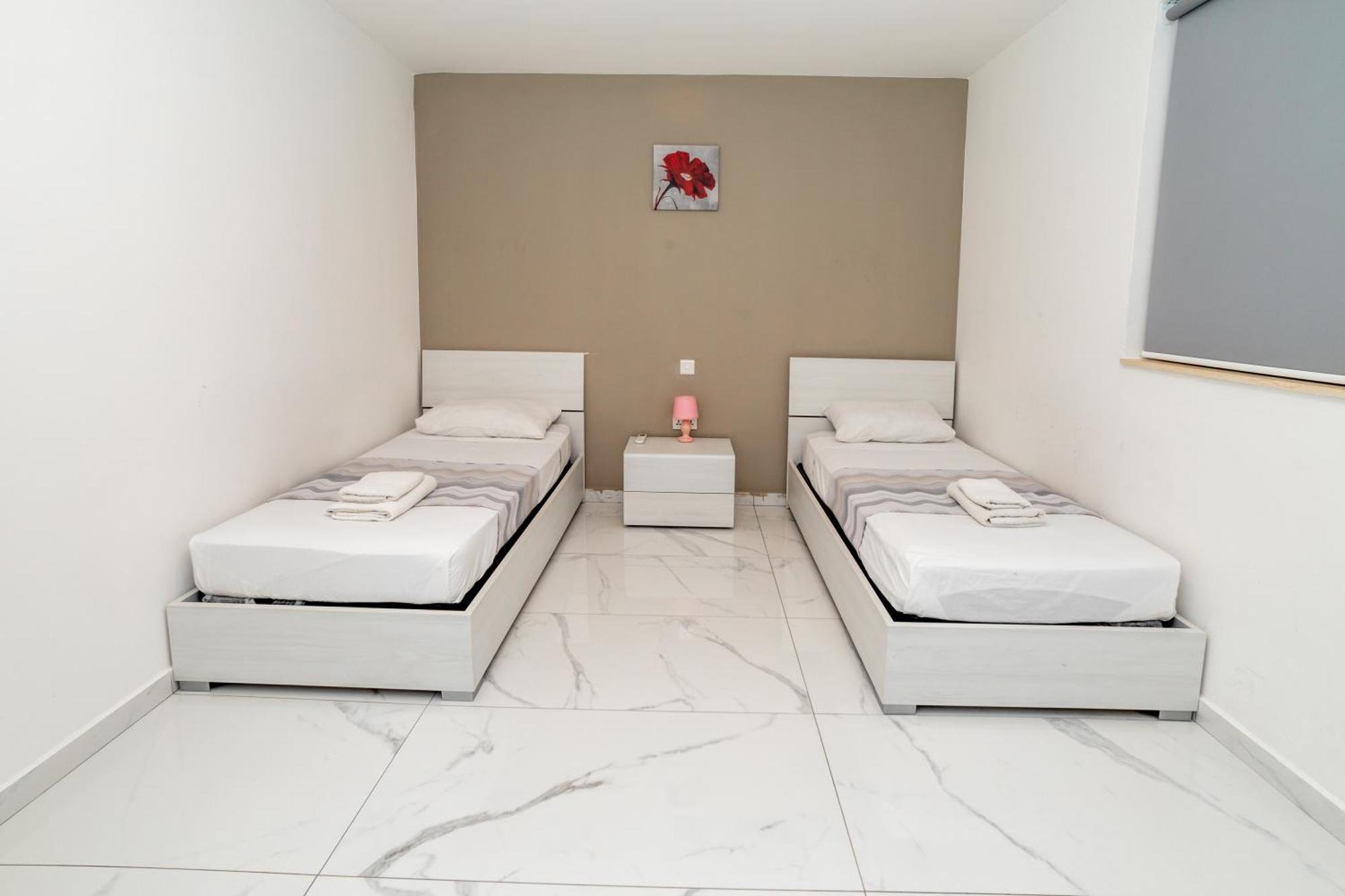 New 3 Bedroom Apartment A1 Сент-Полс-Бей Экстерьер фото
