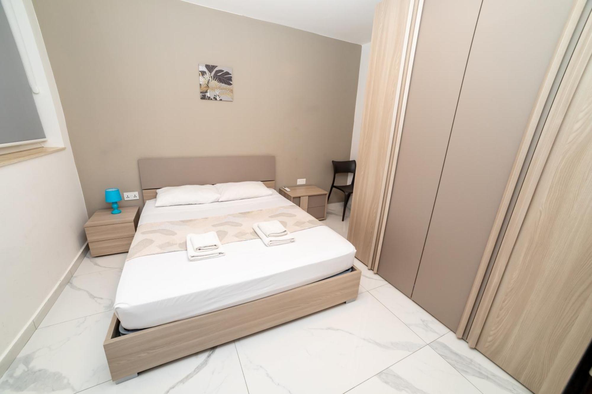 New 3 Bedroom Apartment A1 Сент-Полс-Бей Экстерьер фото