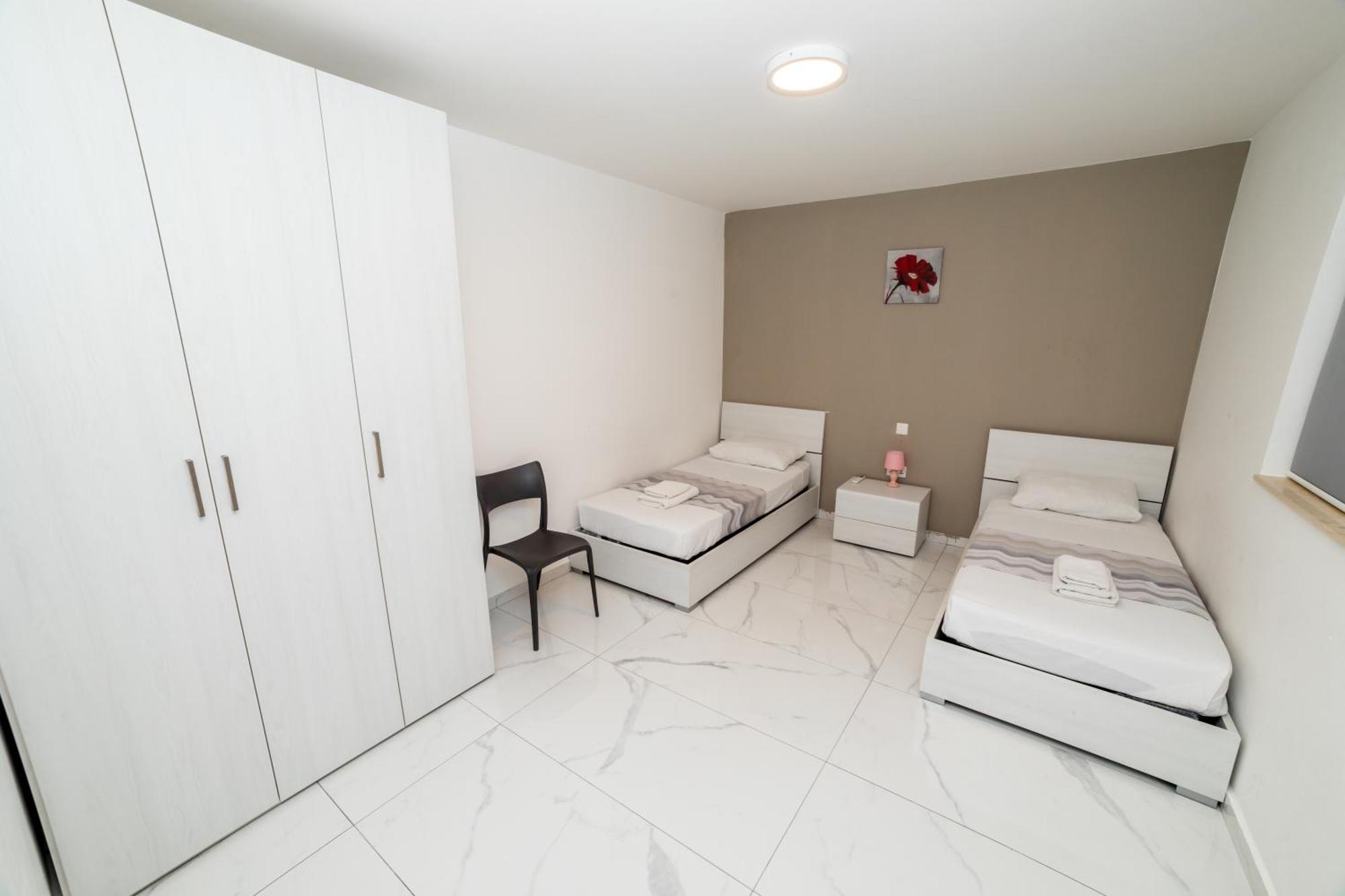 New 3 Bedroom Apartment A1 Сент-Полс-Бей Экстерьер фото